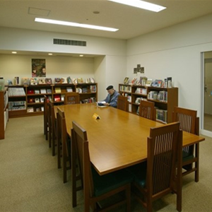 福岡アジア美術館 図書閲覧室写真2