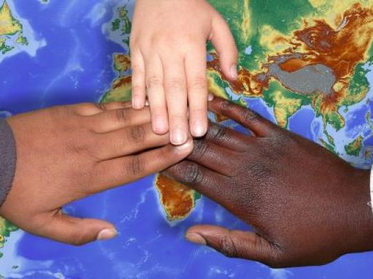 多文化共生を表す３つの手