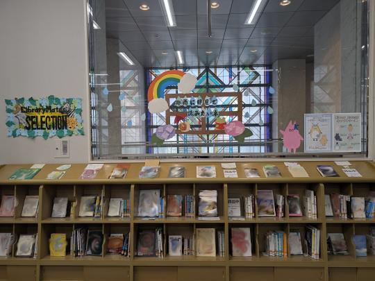2F展示_梅雨に部屋で読みたい本