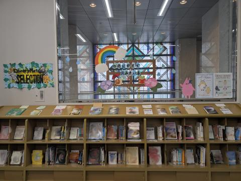 2F展示_梅雨に部屋で読みたい本